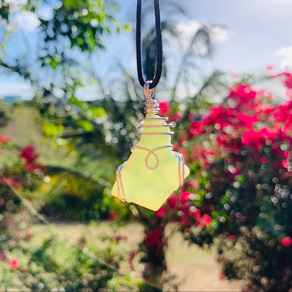 Rare “oven” mint green milk glass wrapped necklace